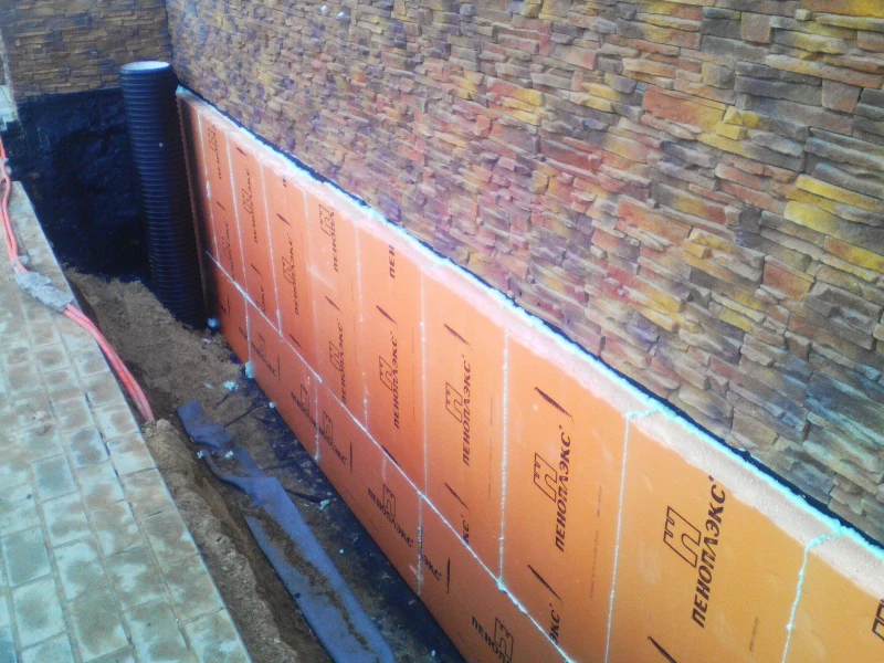Как правильно утеплить фундамент после возведения зимой: технологии и материалы