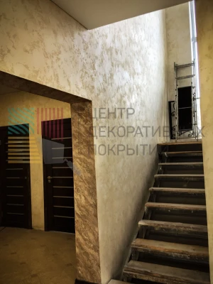 Штукатурка лестничных пролётов при реконструкции дома
