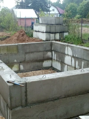 Устройство фундаментных блоков (ФБС) при строительстве