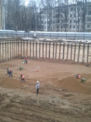 Устройство шпунтового ограждения в строительстве фундамента