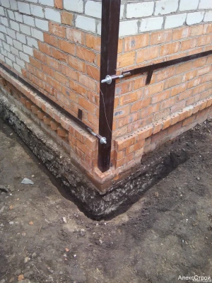 Устройство усиления фундамента обоймами в строительстве фундамента